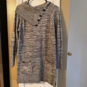 Beautiful black and white tunic sweater.